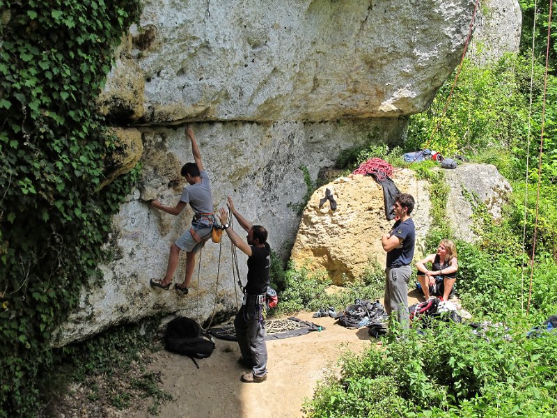 2015-05-24_14-17-55_WE-Lurais.jpg - WE falaies a Lurais