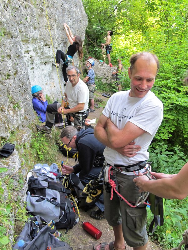 2015-05-24_16-01-16_WE-Lurais.jpg - WE falaies a Lurais