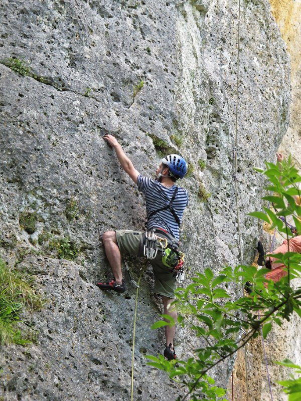 2015-05-24_16-28-37_WE-Lurais.jpg - WE falaies a Lurais